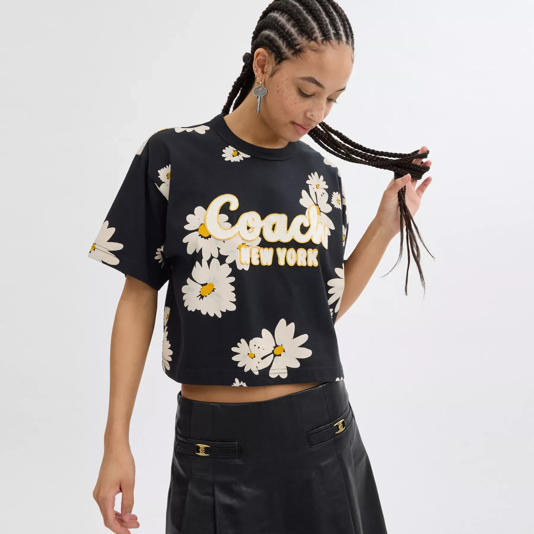 COACH Blommig beskuren Signature Script T-shirt i ekologisk bomull Svart Multi COACH Blommig beskuren Signature Script T-shirt i ekologisk bomull Svart Multi