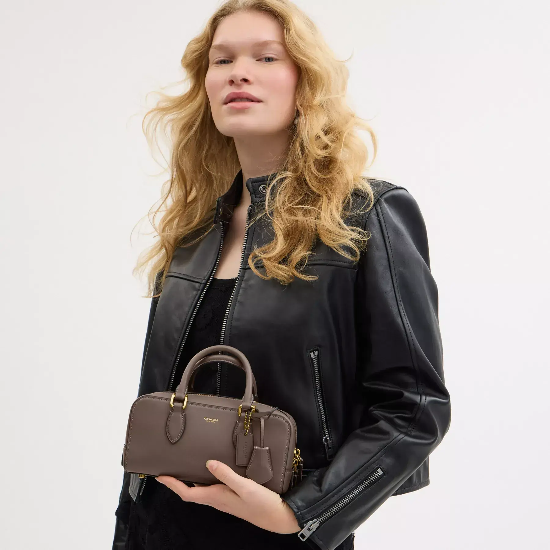 COACH Bowery Satchel 22 Mörk sten COACH Bowery Satchel 22 Mörk sten
