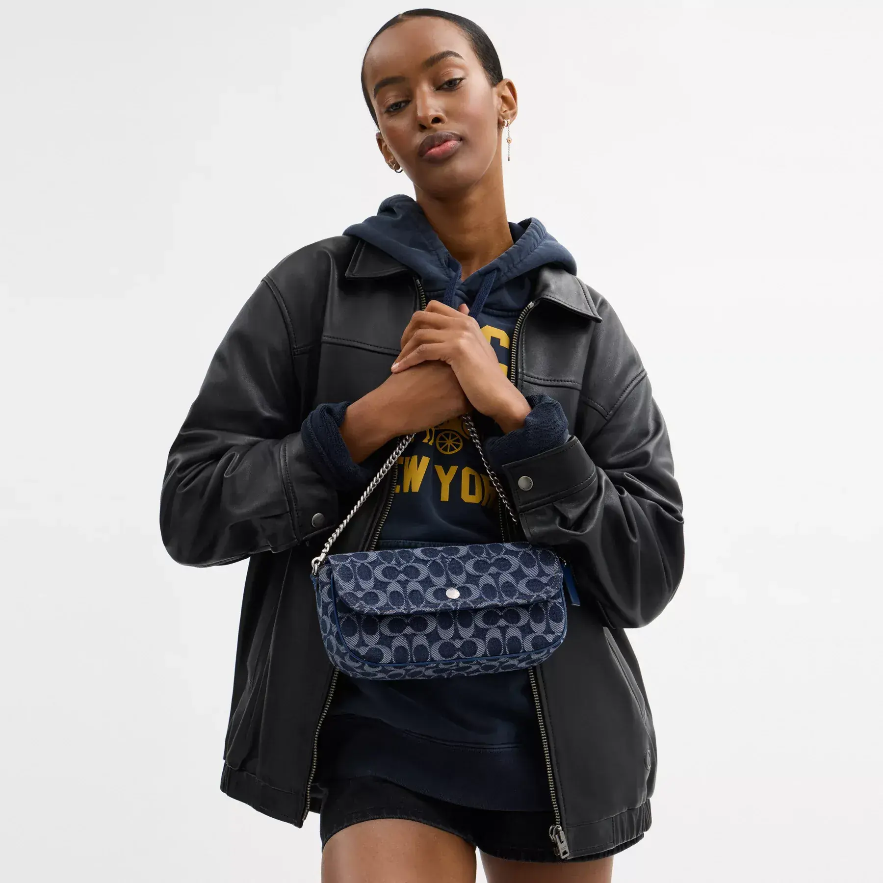 COACH Brook Flap Chain Bag I Signature Denim Deep Blue Multi COACH Brook Flap Chain Bag I Signature Denim Deep Blue Multi