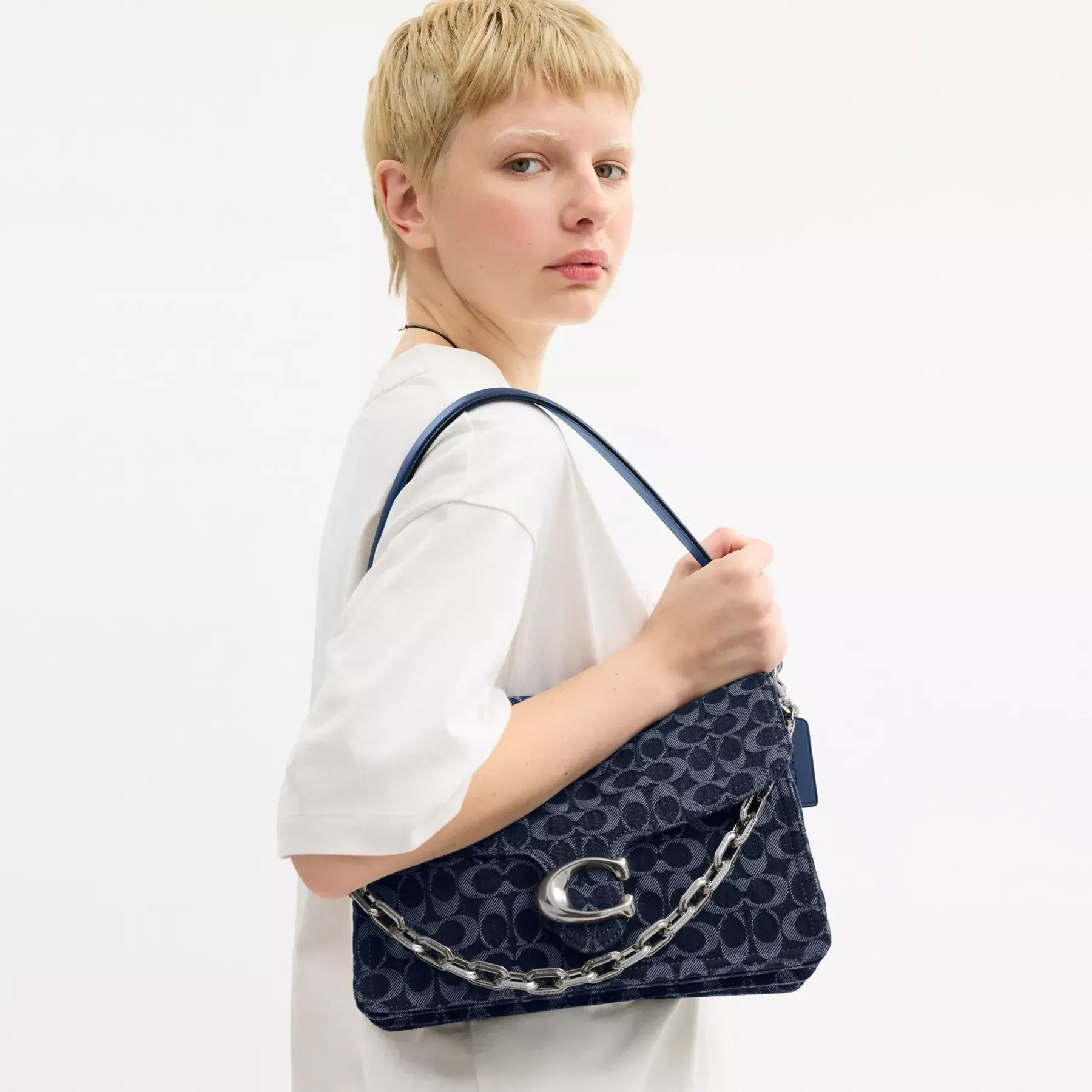 COACH Chain Tabby Axelväska 30 I Signature Denim Deep Blue Multi COACH Chain Tabby Axelväska 30 I Signature Denim Deep Blue Multi