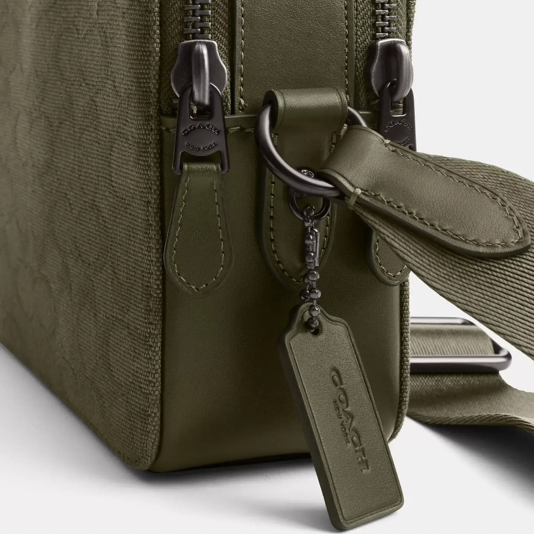 COACH Charter Crossbody Bag 24 i signatur canvas jacquard Army Green COACH Charter Crossbody Bag 24 i signatur canvas jacquard Army Green