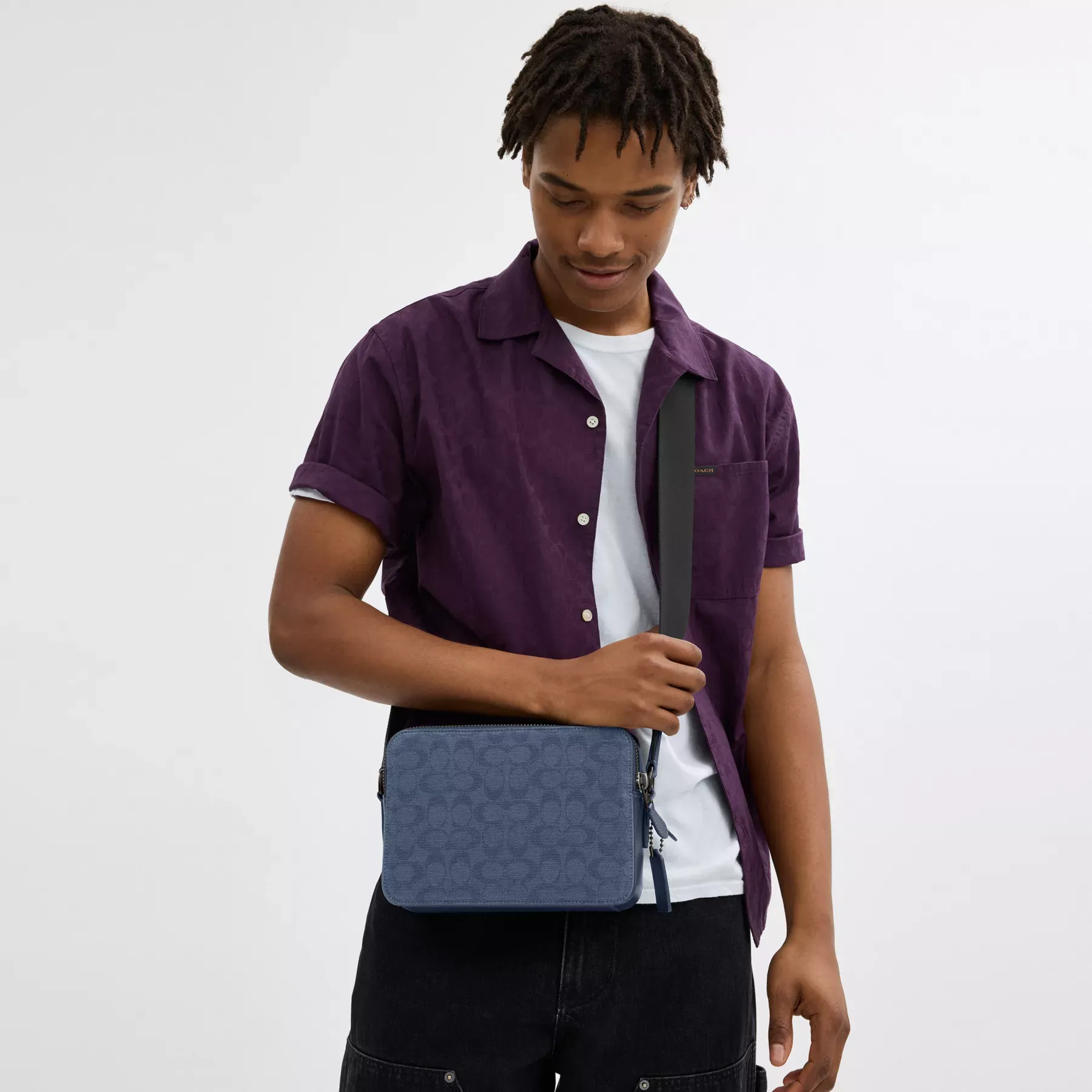 COACH Charter Crossbody Bag 24 i signatur canvas jacquard Tvättade Chambray COACH Charter Crossbody Bag 24 i signatur canvas jacquard Tvättade Chambray