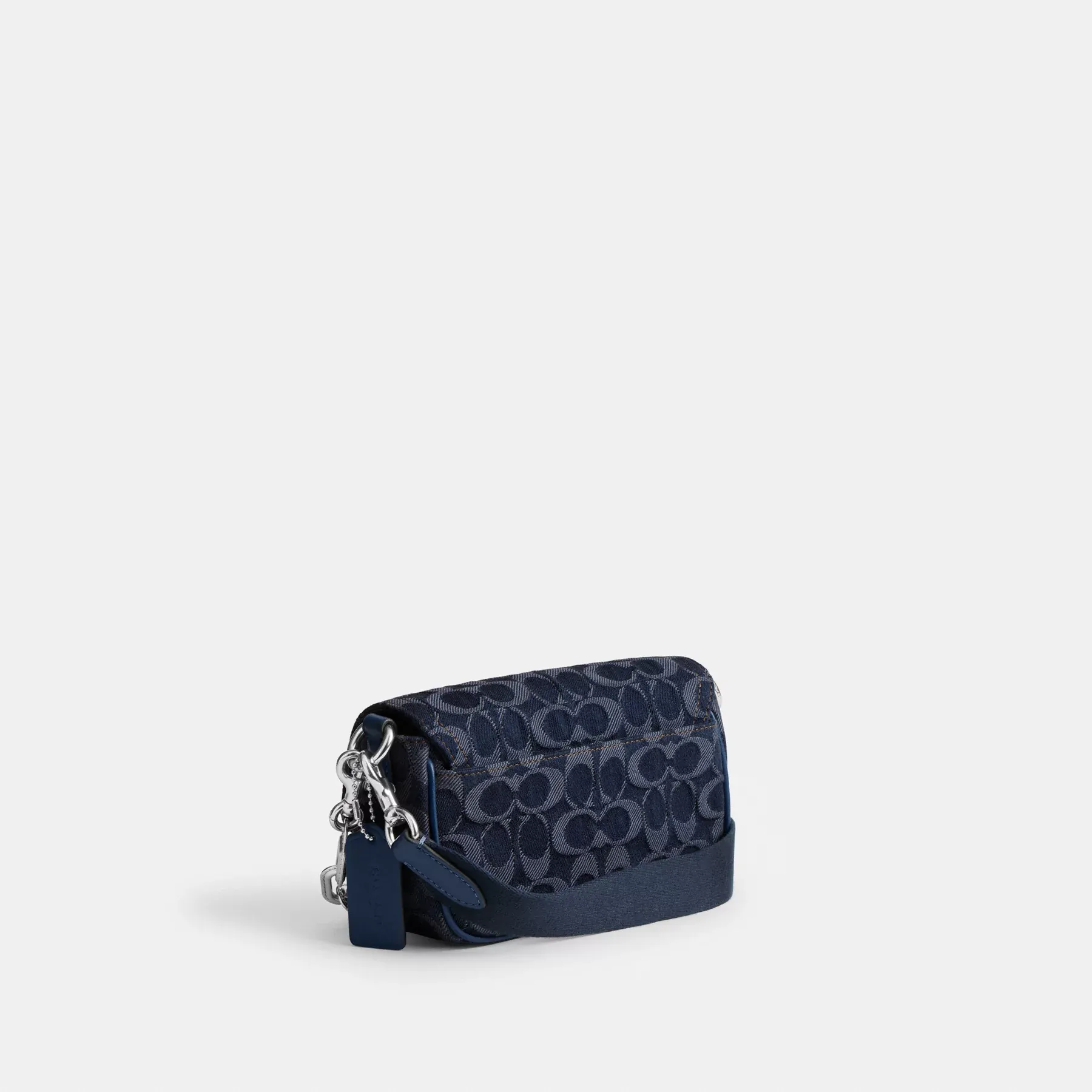 COACH Charter Flap Crossbody Bag 18 I Signature Denim Djupblå COACH Charter Flap Crossbody Bag 18 I Signature Denim Djupblå