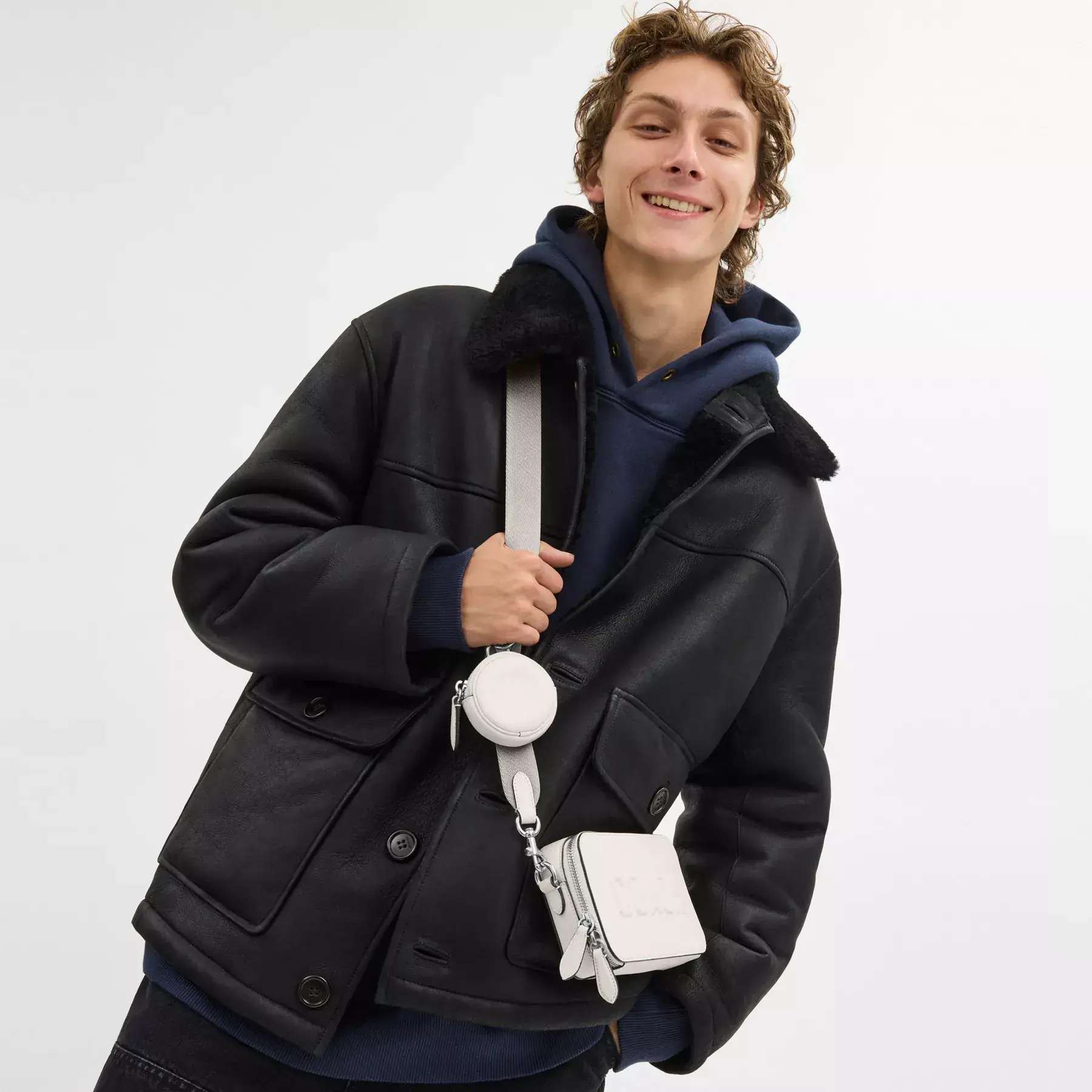 COACH Charter Slim Crossbody Med Coach Grafik Krita COACH Charter Slim Crossbody Med Coach Grafik Krita