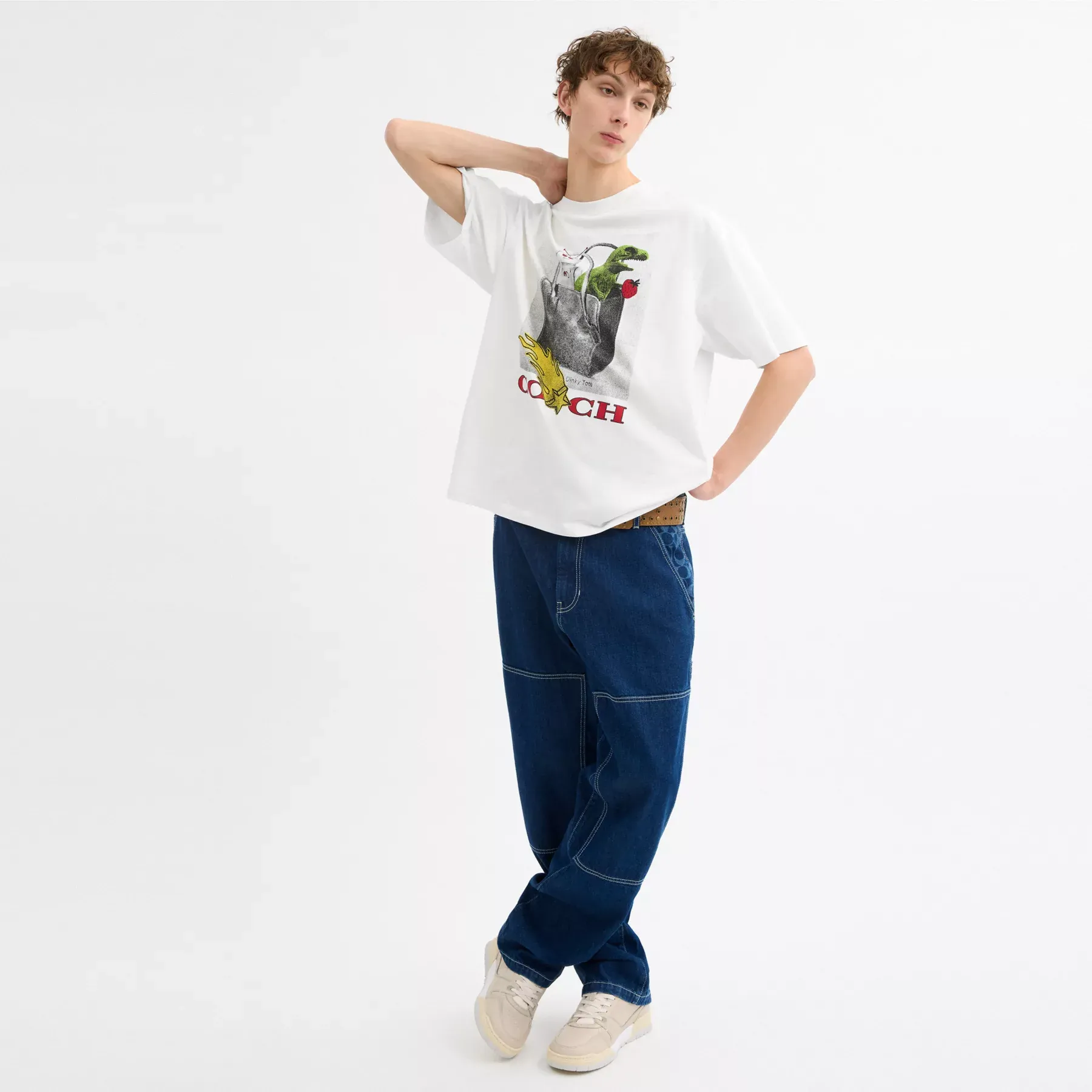COACH Collage Avslappnad T-Shirt I Ekologisk Bomull Vit