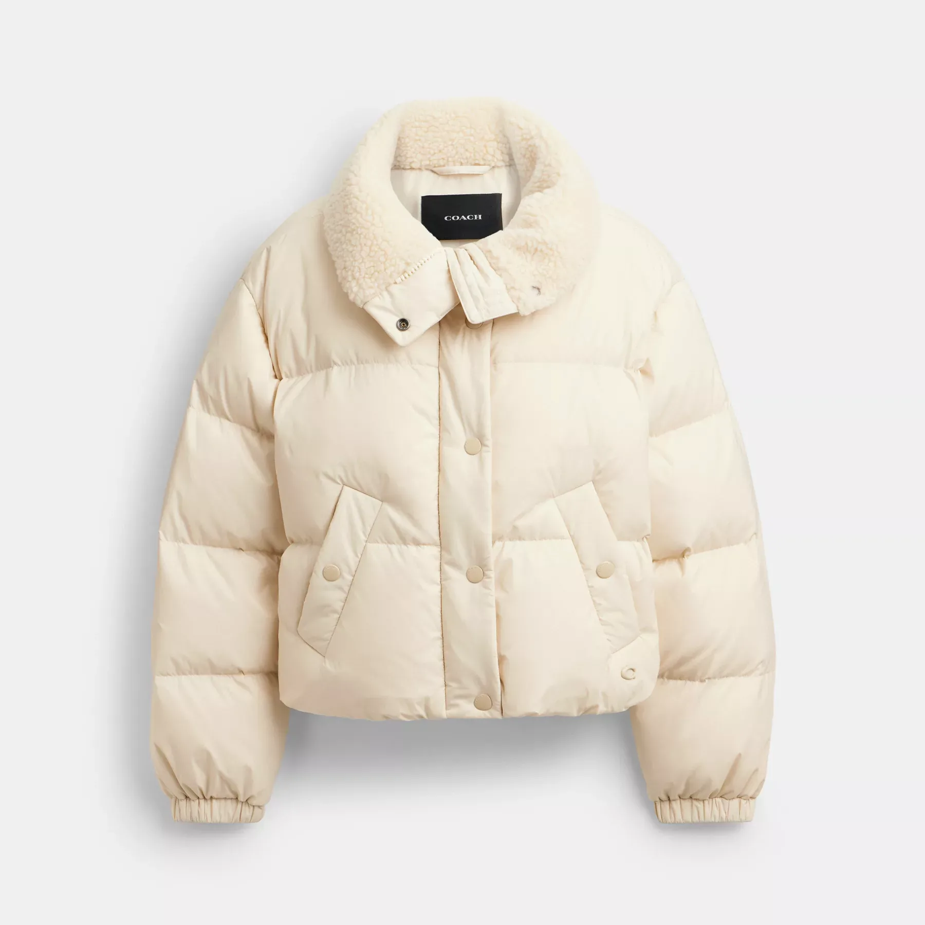 COACH Cropped Puffer i återvunnen polyamid med sherpakrage Grädde