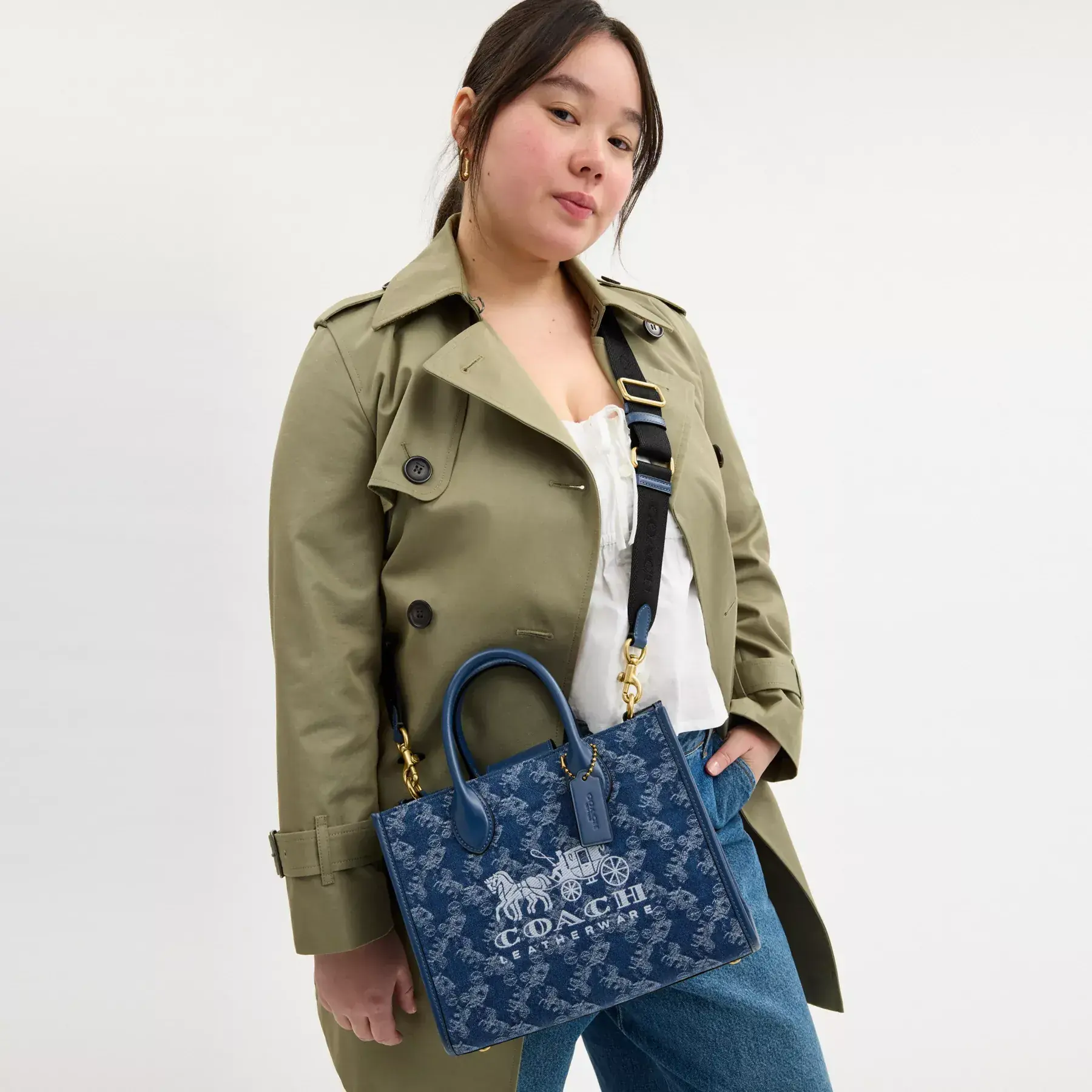COACH Ess Tygpåse 26 Med Häst- och vagntryck Deep Blue Multi COACH Ess Tygpåse 26 Med Häst- och vagntryck Deep Blue Multi