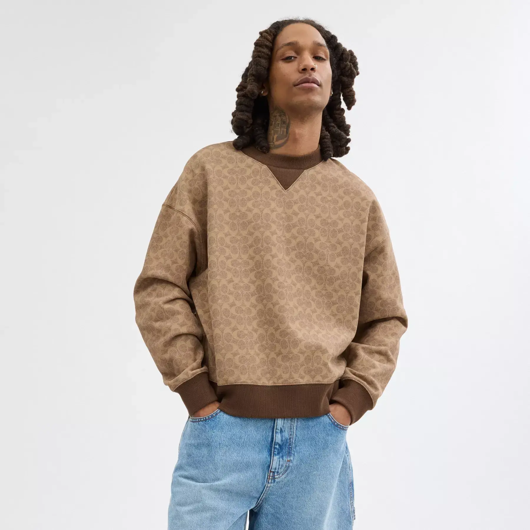COACH Essential Signature Crewneck Tan signatur