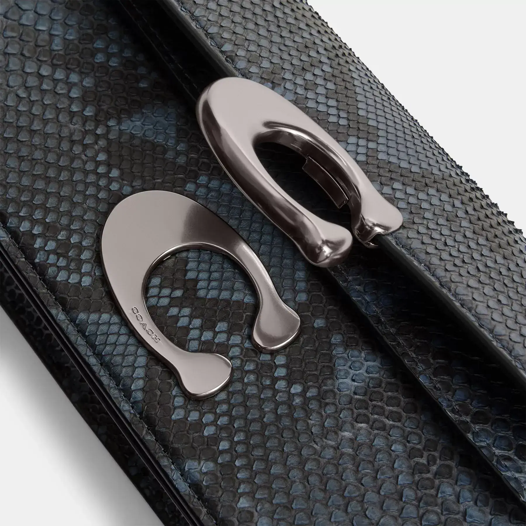 COACH Idolväska 23 i Python Denim COACH Idolväska 23 i Python Denim
