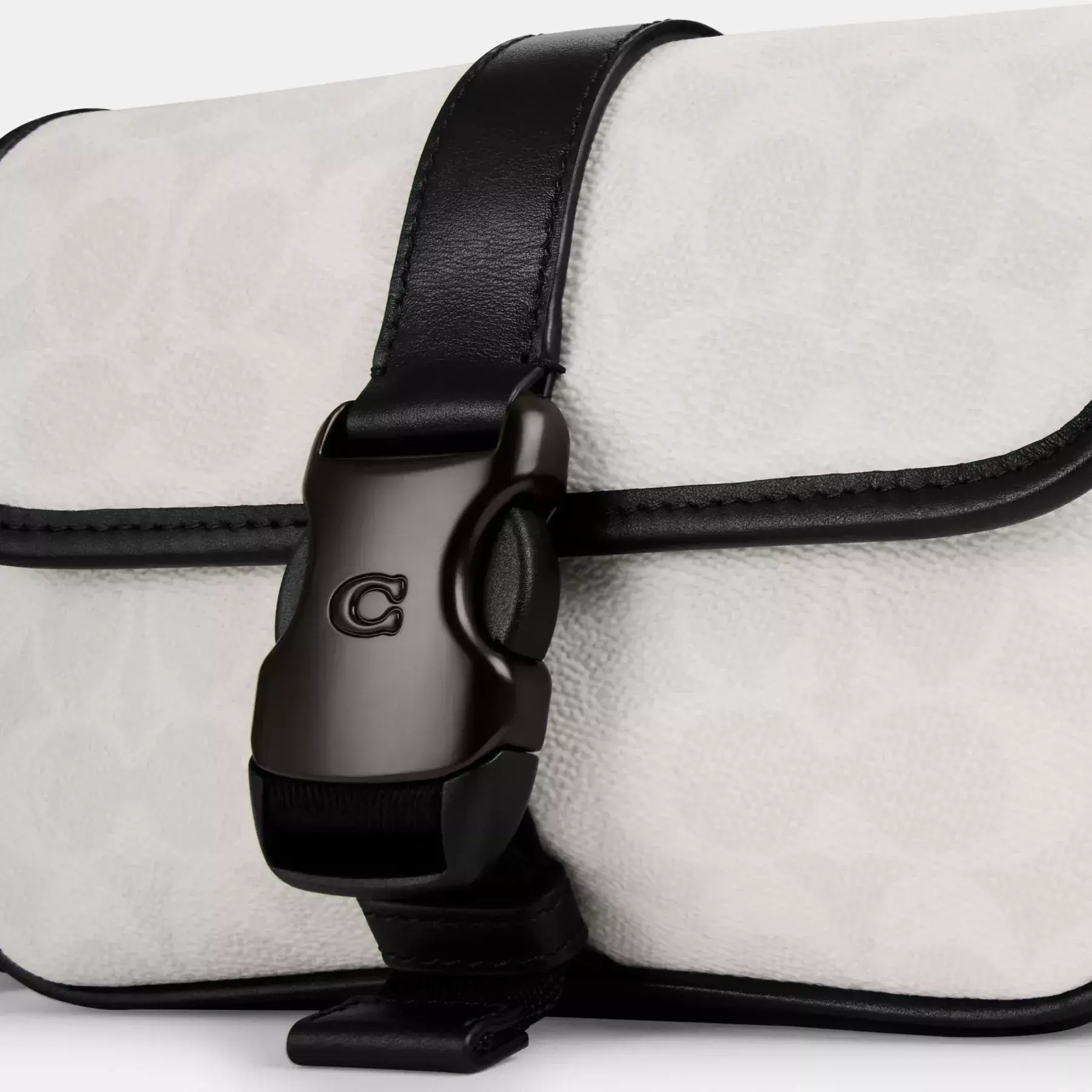 COACH League Crossbody Bag 19 I Signature Canvas Vit/Svart Sig COACH League Crossbody Bag 19 I Signature Canvas Vit/Svart Sig