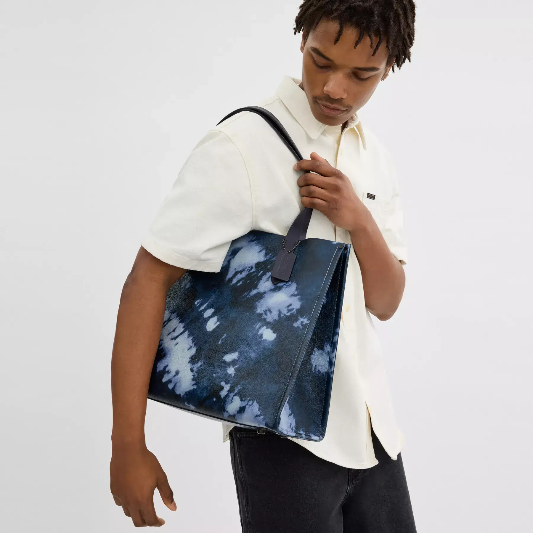 COACH Reläväska med Tie-Dye-tryck Midnight Navy Multi COACH Reläväska med Tie-Dye-tryck Midnight Navy Multi