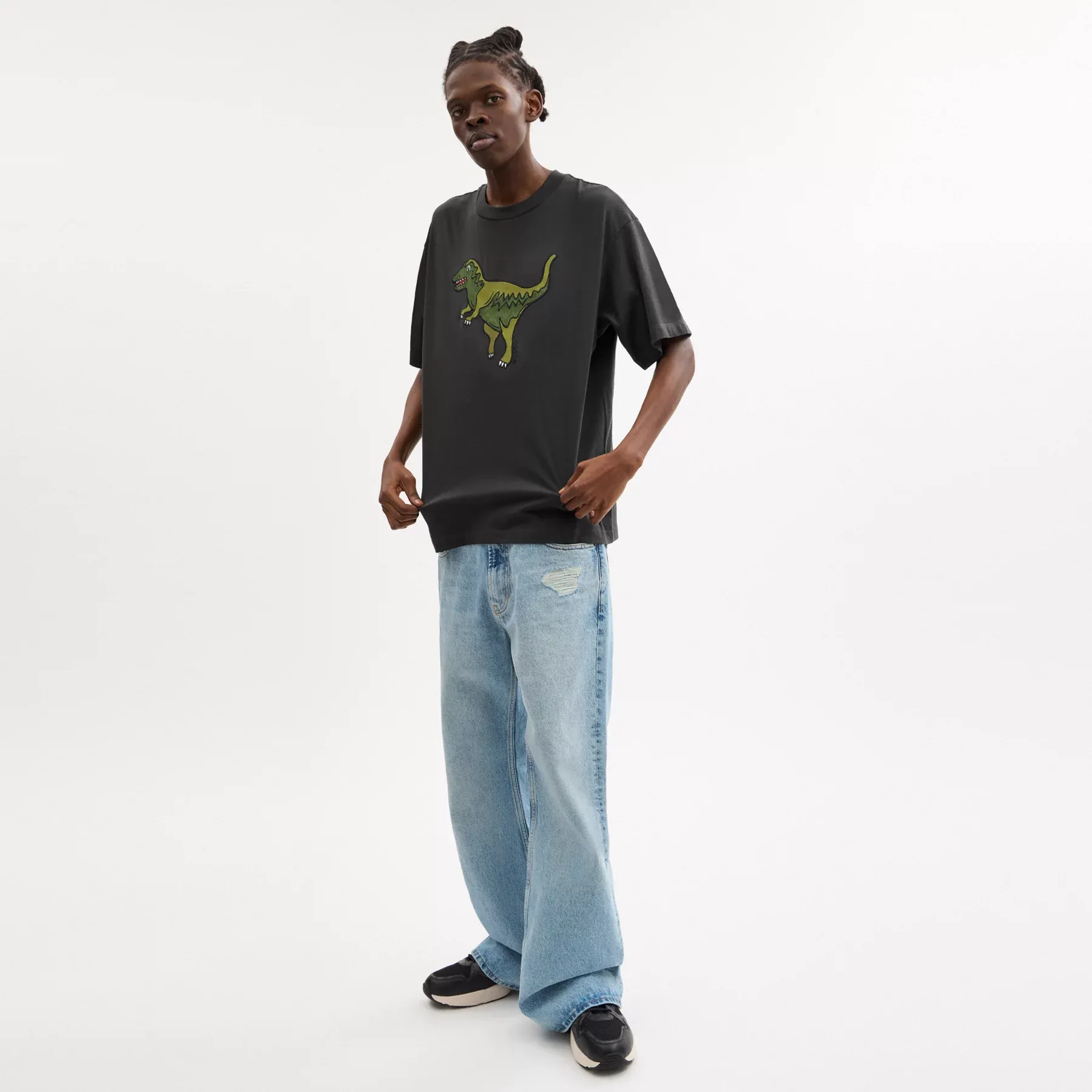 COACH Rexy Relaxed Fit T-shirt i ekologisk bomull Svart COACH Rexy Relaxed Fit T-shirt i ekologisk bomull Svart