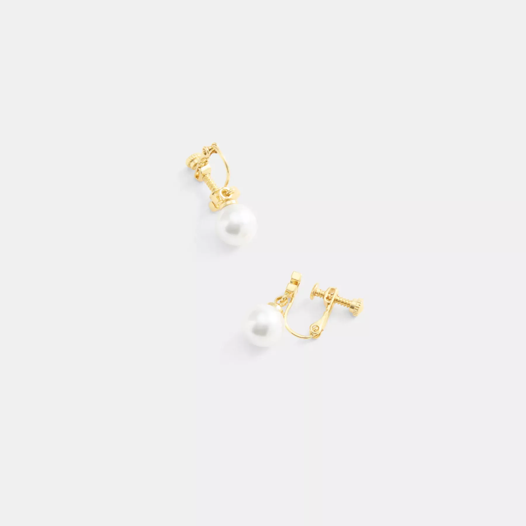 COACH Signature Pearl Drop Clip-On örhängen Guld/Pärla COACH Signature Pearl Drop Clip-On örhängen Guld/Pärla