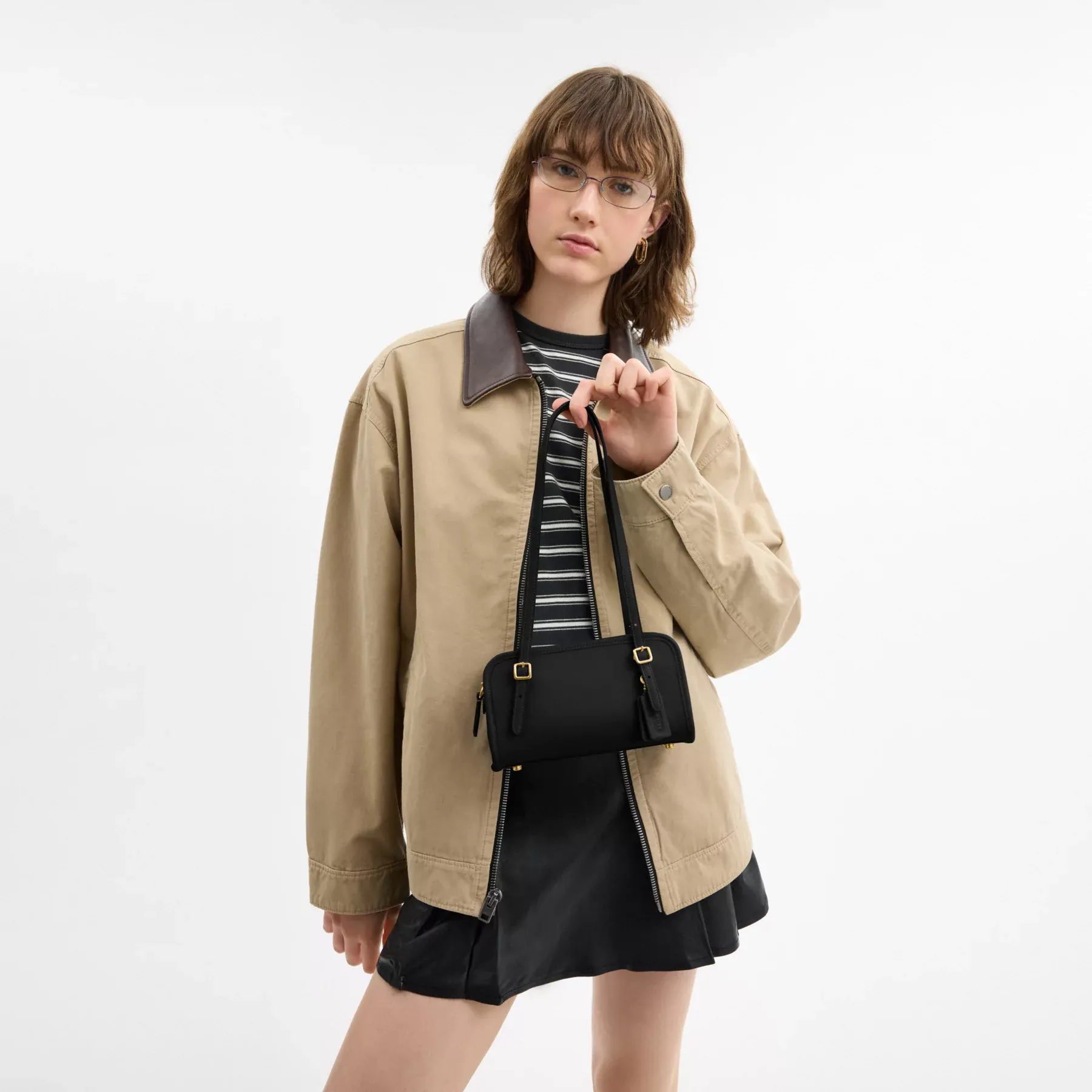 COACH Swing Zip Bag 20 Svart COACH Swing Zip Bag 20 Svart