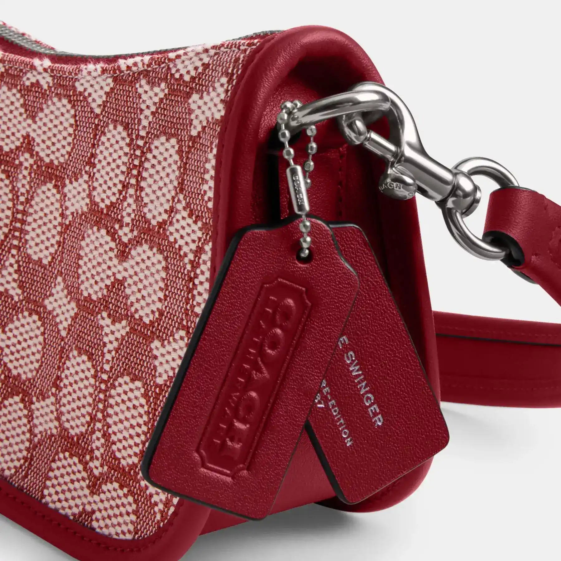 COACH Swinger 20 i signatur jacquard Ruby Ivory COACH Swinger 20 i signatur jacquard Ruby Ivory