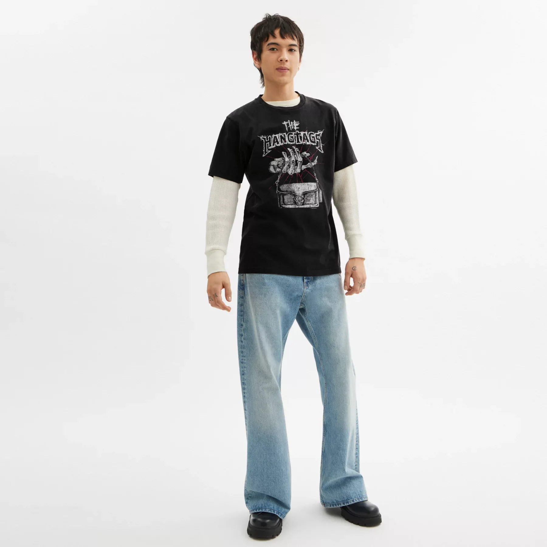 COACH The Hangtags Heavy Metal T-shirt i ekologisk bomull Svart COACH The Hangtags Heavy Metal T-shirt i ekologisk bomull Svart