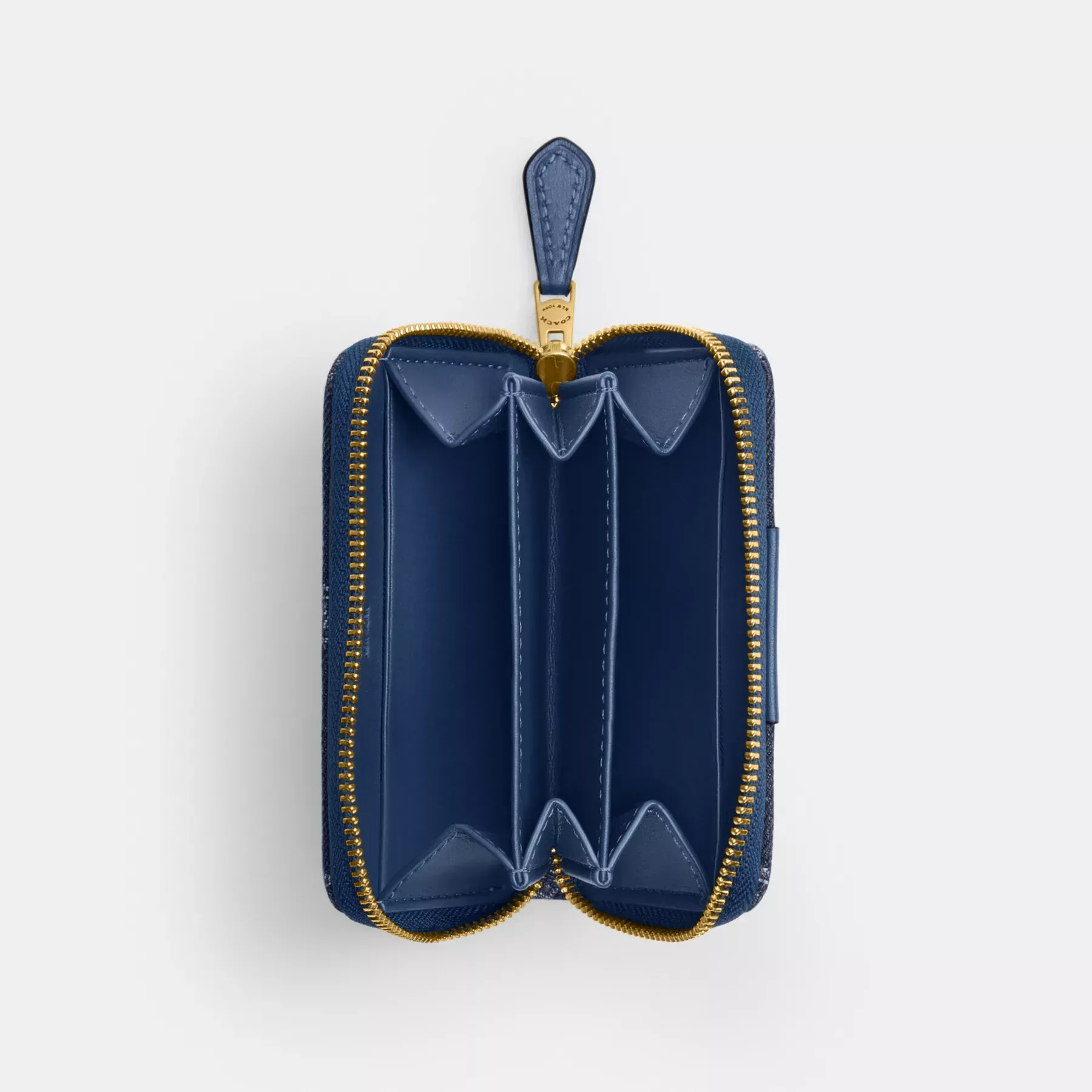 COACH Viktig liten dragkedja runt kortfodral med häst och vagn tryck Deep Blue Multi COACH Viktig liten dragkedja runt kortfodral med häst och vagn tryck Deep Blue Multi