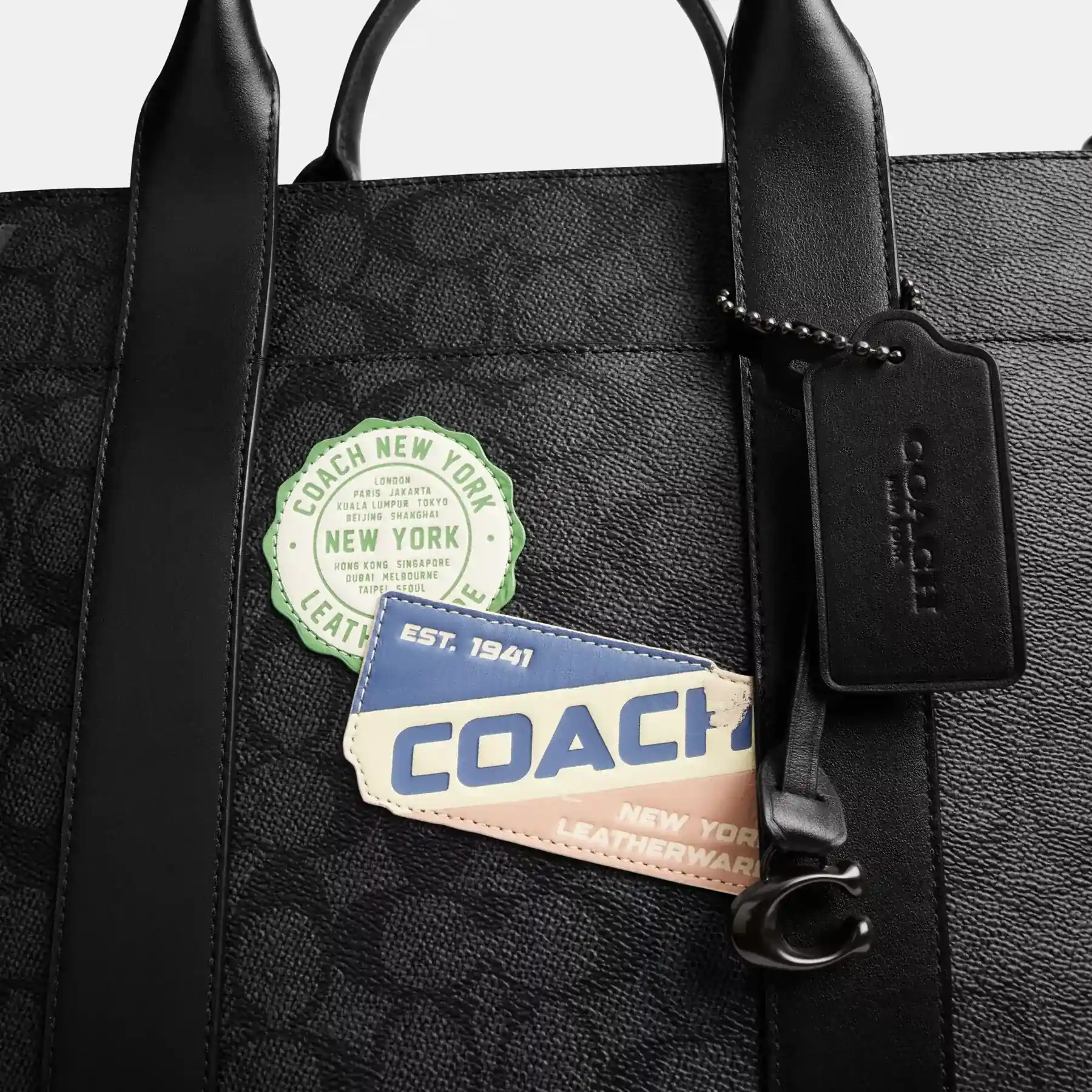 COACH Wesley Tote I Signature Canvas Med Plåster Charcoal Multi COACH Wesley Tote I Signature Canvas Med Plåster Charcoal Multi