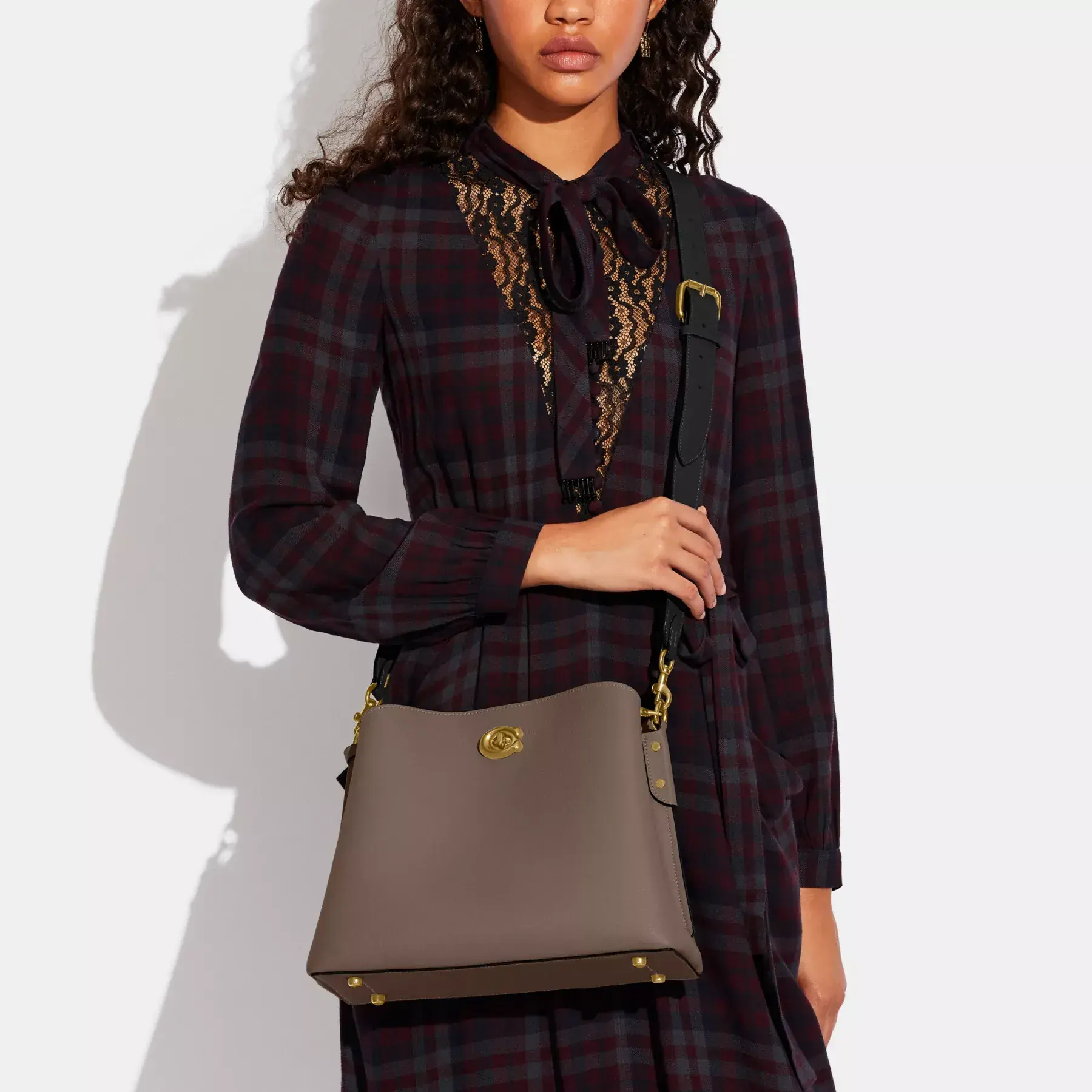 COACH Willow Axelväska I Colorblock Mörk sten COACH Willow Axelväska I Colorblock Mörk sten