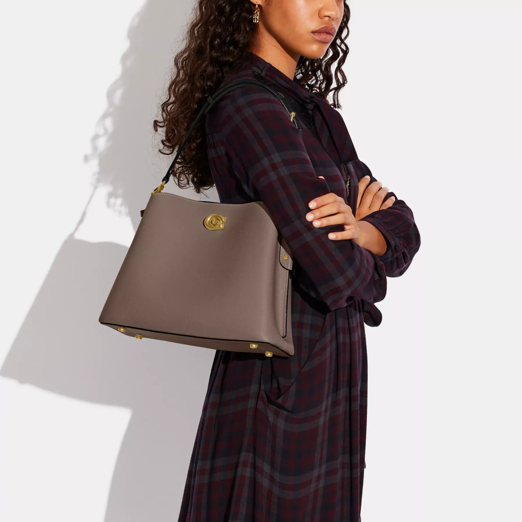 COACH Willow Axelväska I Colorblock Mörk sten COACH Willow Axelväska I Colorblock Mörk sten