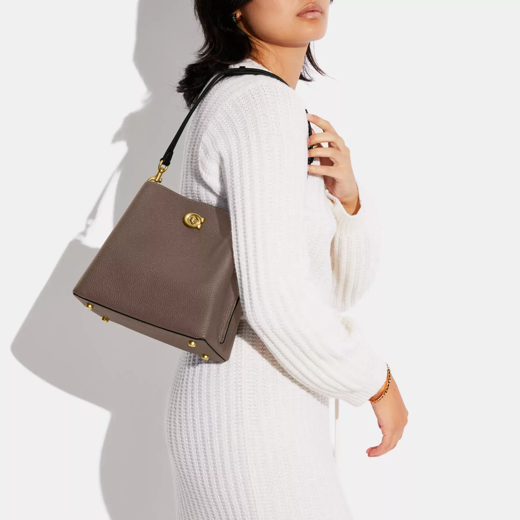 COACH Willow Bucket Bag I Colorblock Mörk sten COACH Willow Bucket Bag I Colorblock Mörk sten