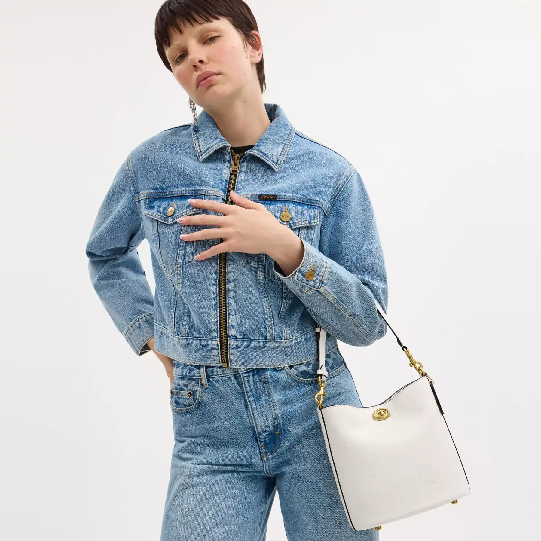 COACH Willow Soft Bucket Bag 19 Krita COACH Willow Soft Bucket Bag 19 Krita
