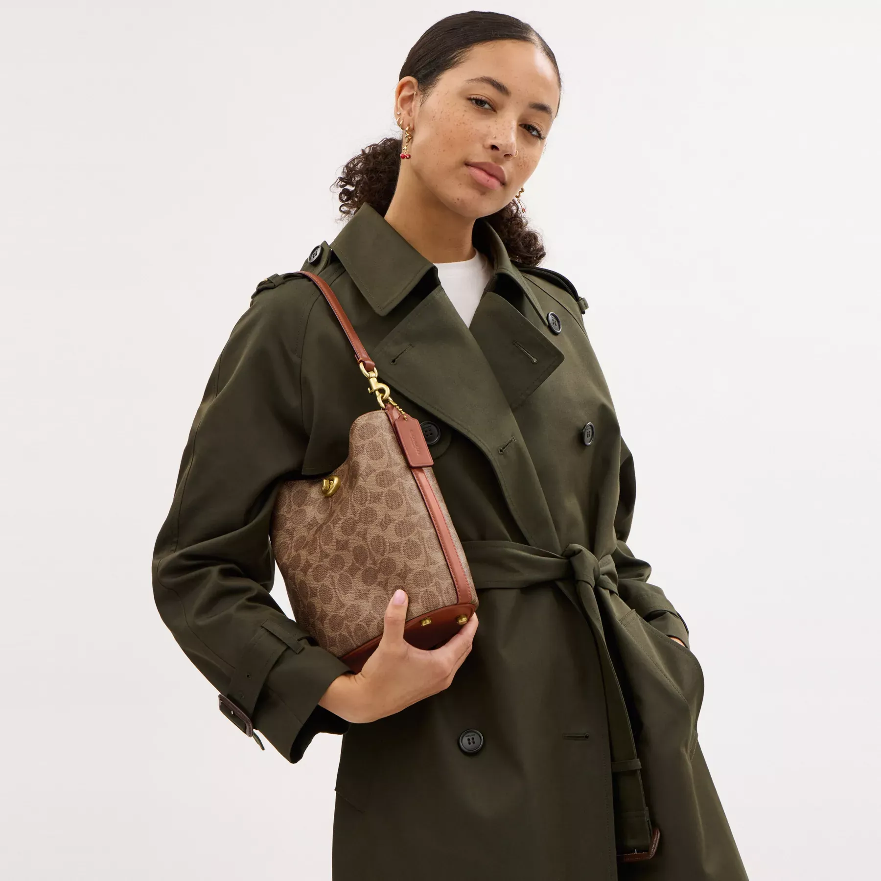 COACH Willow Soft Bucket Bag 19 I Signature Canvas Tan Caramel COACH Willow Soft Bucket Bag 19 I Signature Canvas Tan Caramel