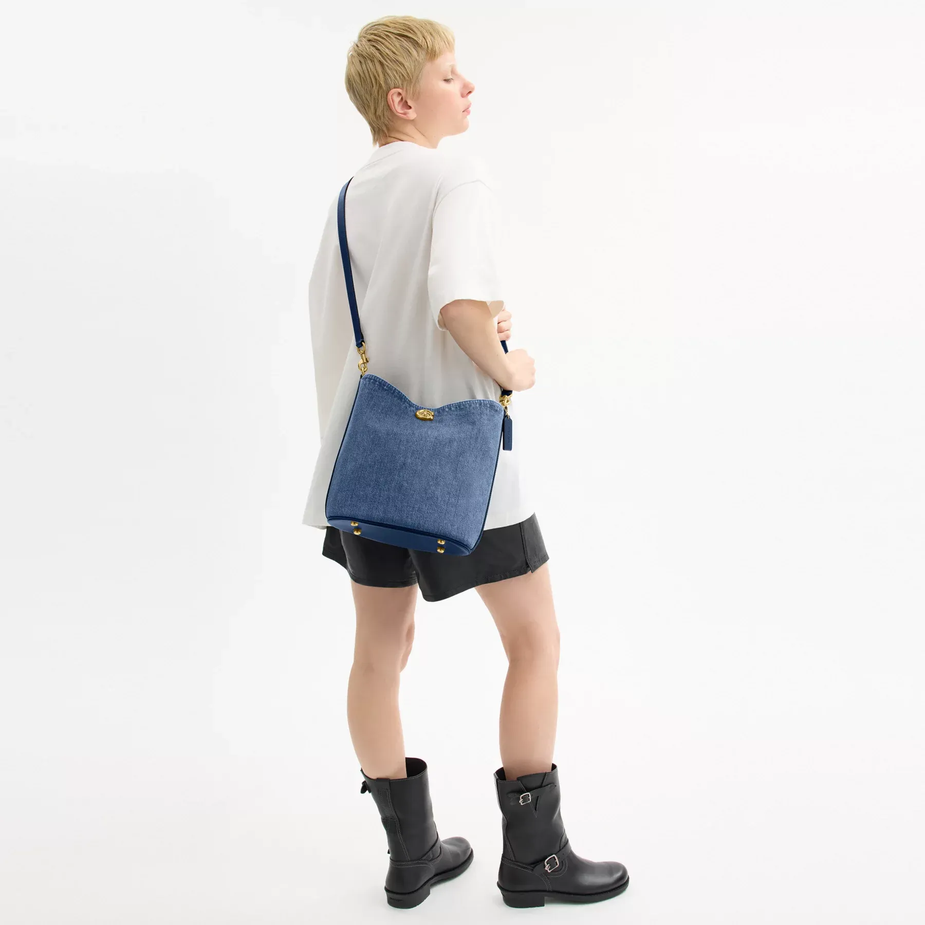 COACH Willow Soft Bucket Bag Djupblå COACH Willow Soft Bucket Bag Djupblå