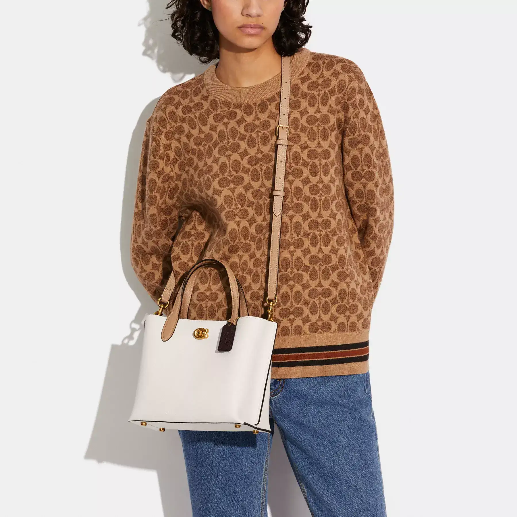 COACH Willow Tote 24 i färgblock Chalk Multi COACH Willow Tote 24 i färgblock Chalk Multi