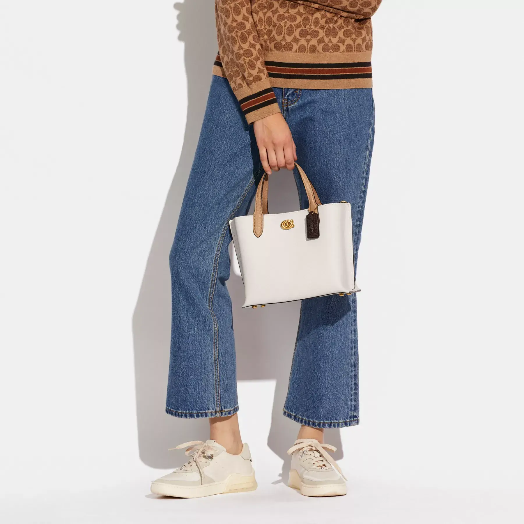 COACH Willow Tote 24 i färgblock Chalk Multi COACH Willow Tote 24 i färgblock Chalk Multi