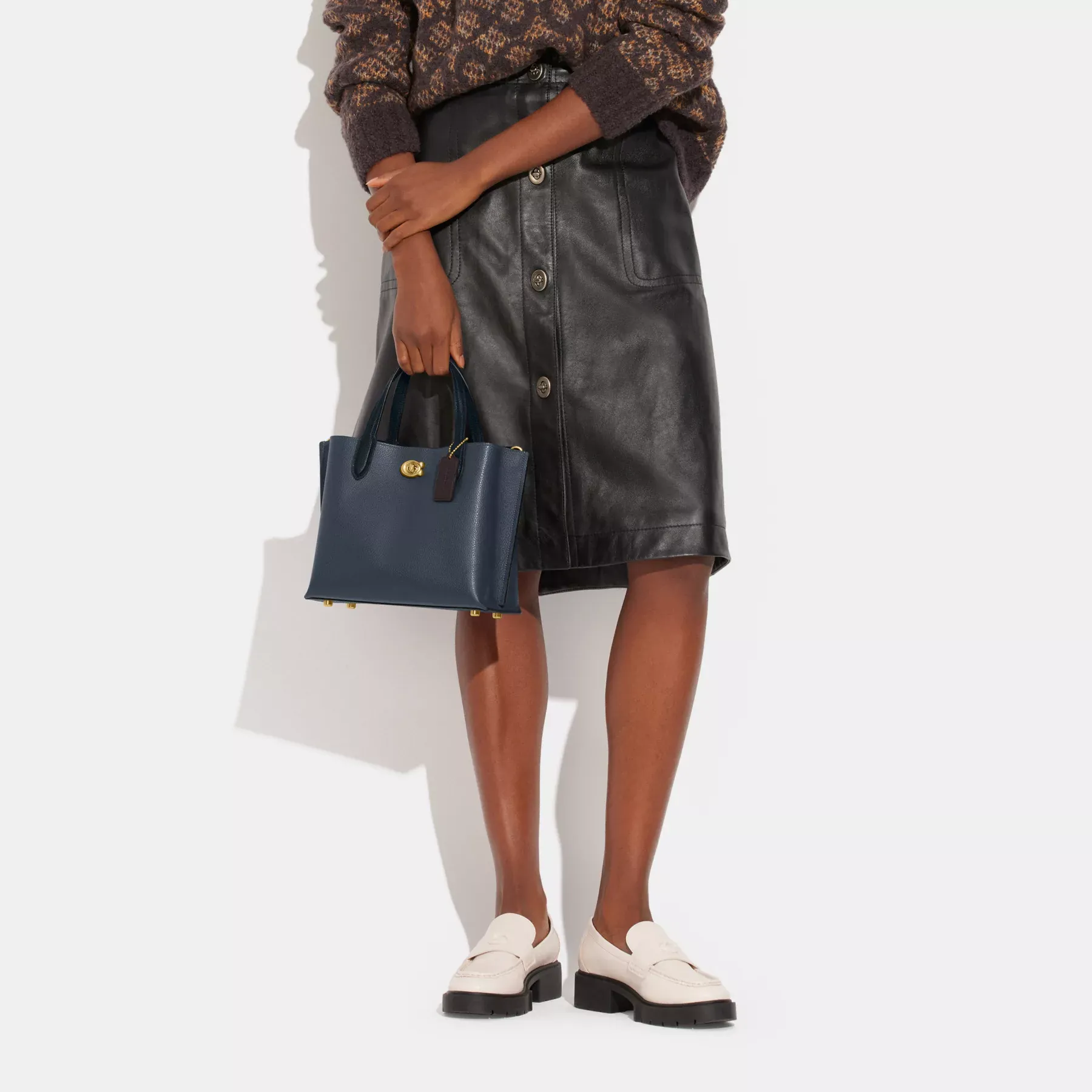 COACH Willow Tote 24 i färgblock Denim COACH Willow Tote 24 i färgblock Denim